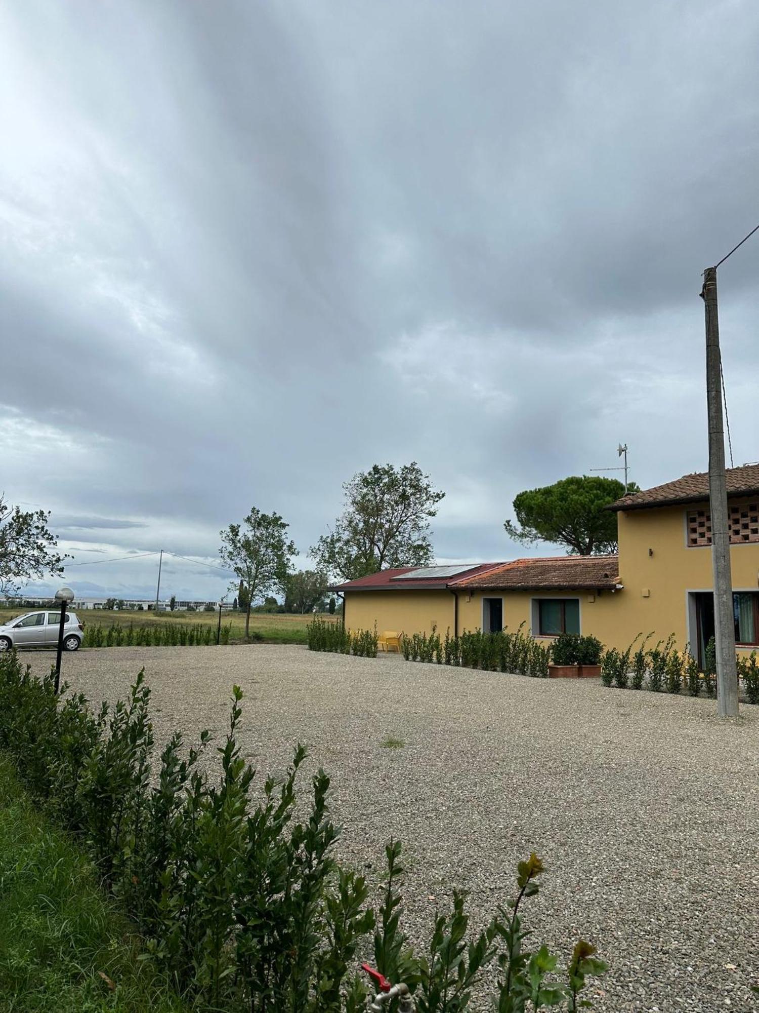 La Vecchia Cantina Guzzardi Lari Exterior foto