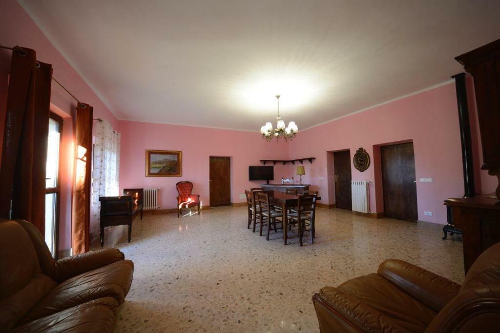 La Vecchia Cantina Guzzardi Lari Exterior foto