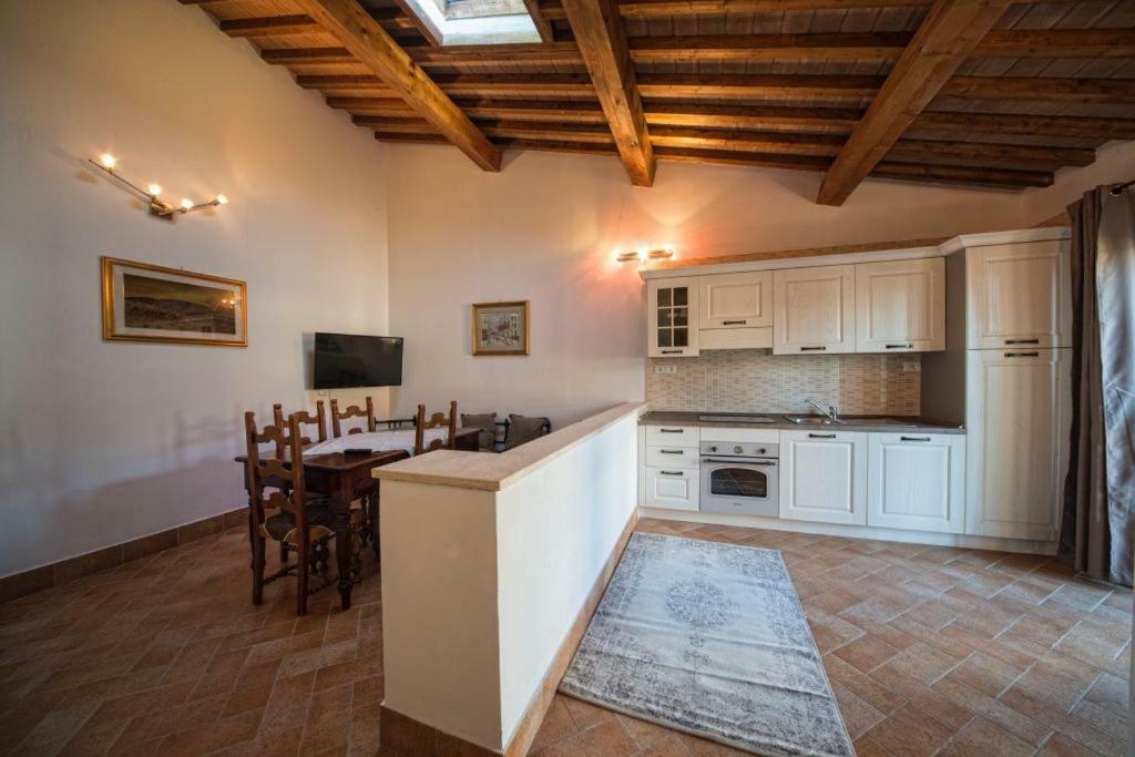 La Vecchia Cantina Guzzardi Lari Exterior foto